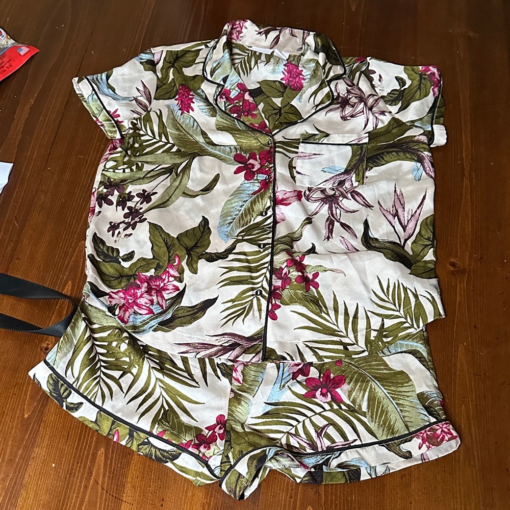 Tommy Bahama Short Sleeve Pajama Set